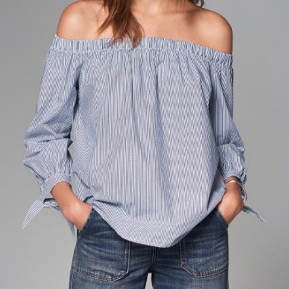 Abercrombie & Fitch Navy Poplin Off shoulder top